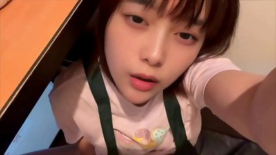 [Part-time internet cafe employee] While cleaning a room, this nice employee gets excited when she watches the tissue left behind by a boy masturbating, and embarks jerking while cleaning the room.