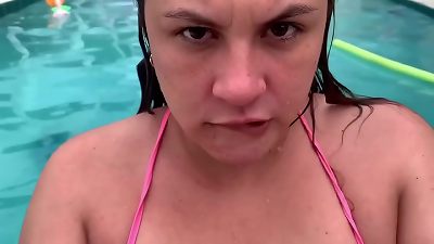 fantastic Latina maid La Paisa cleans the pool and sucks dick! Caught by neighbor