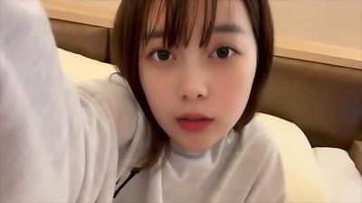 [A spit-filled college student's showcasing routine] After college, she jerks while slowly jerking her pussy, still smelly from her body odor.